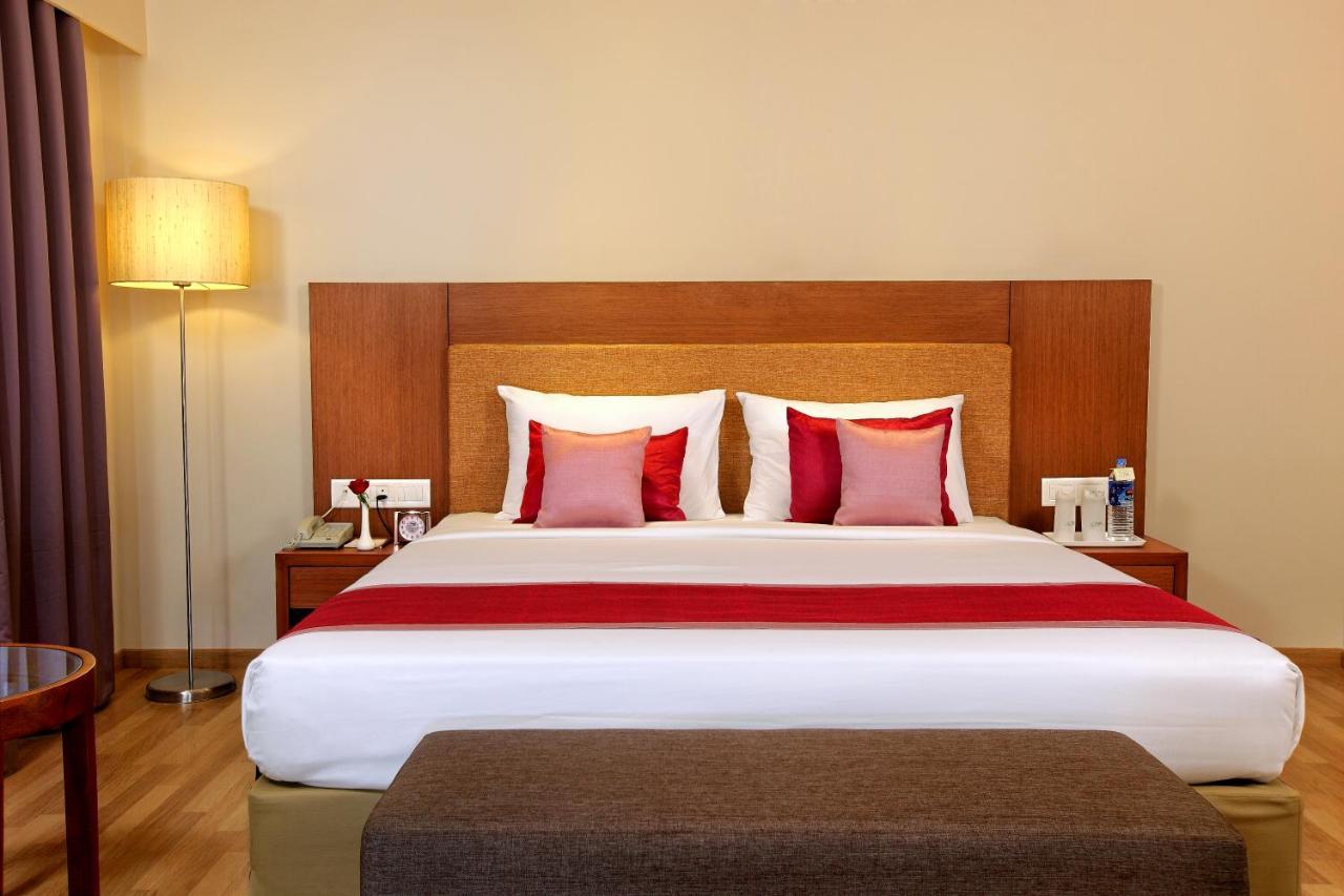 Park Residency Adoor Hotel Adur Exterior foto