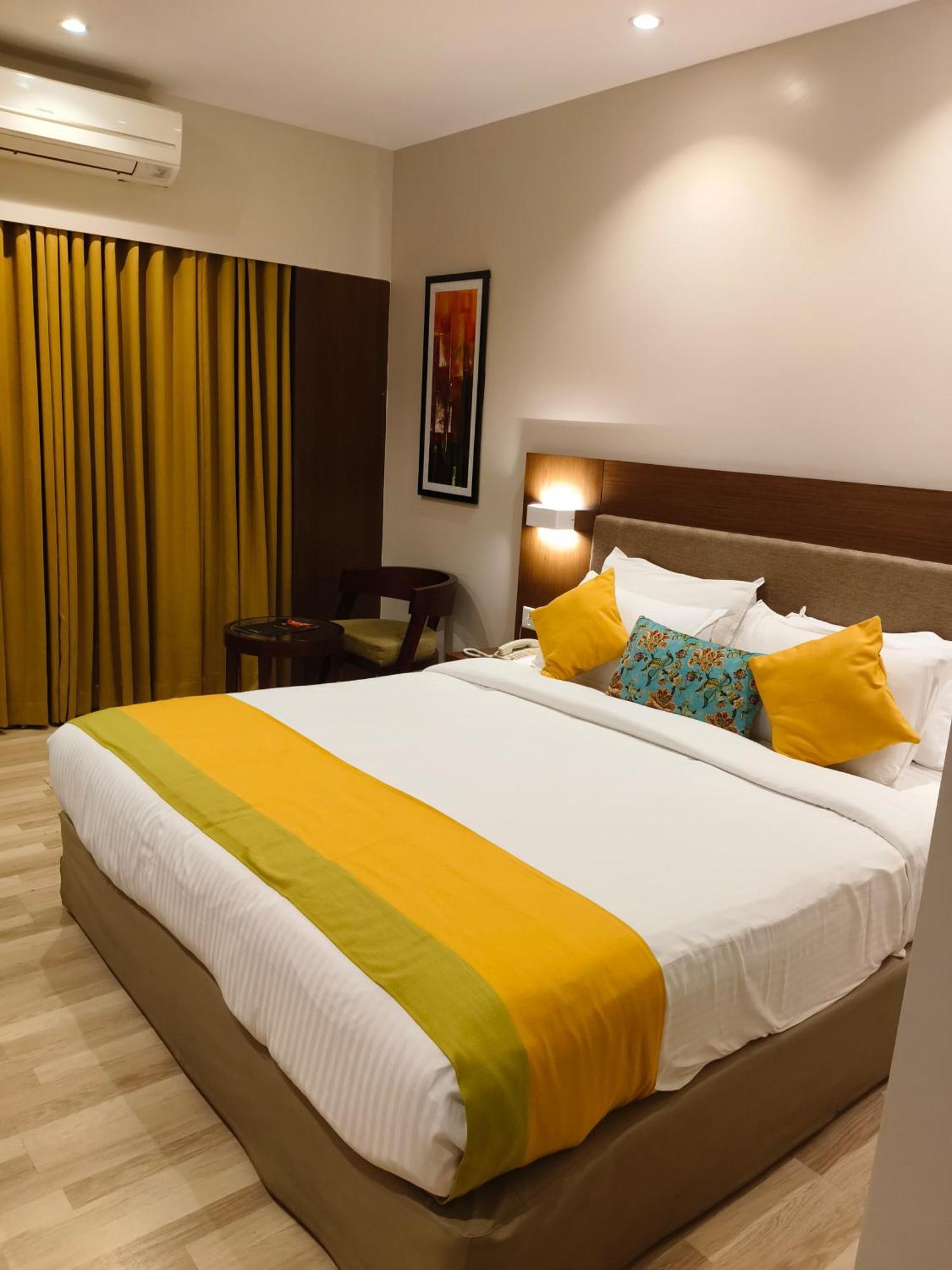 Park Residency Adoor Hotel Adur Exterior foto