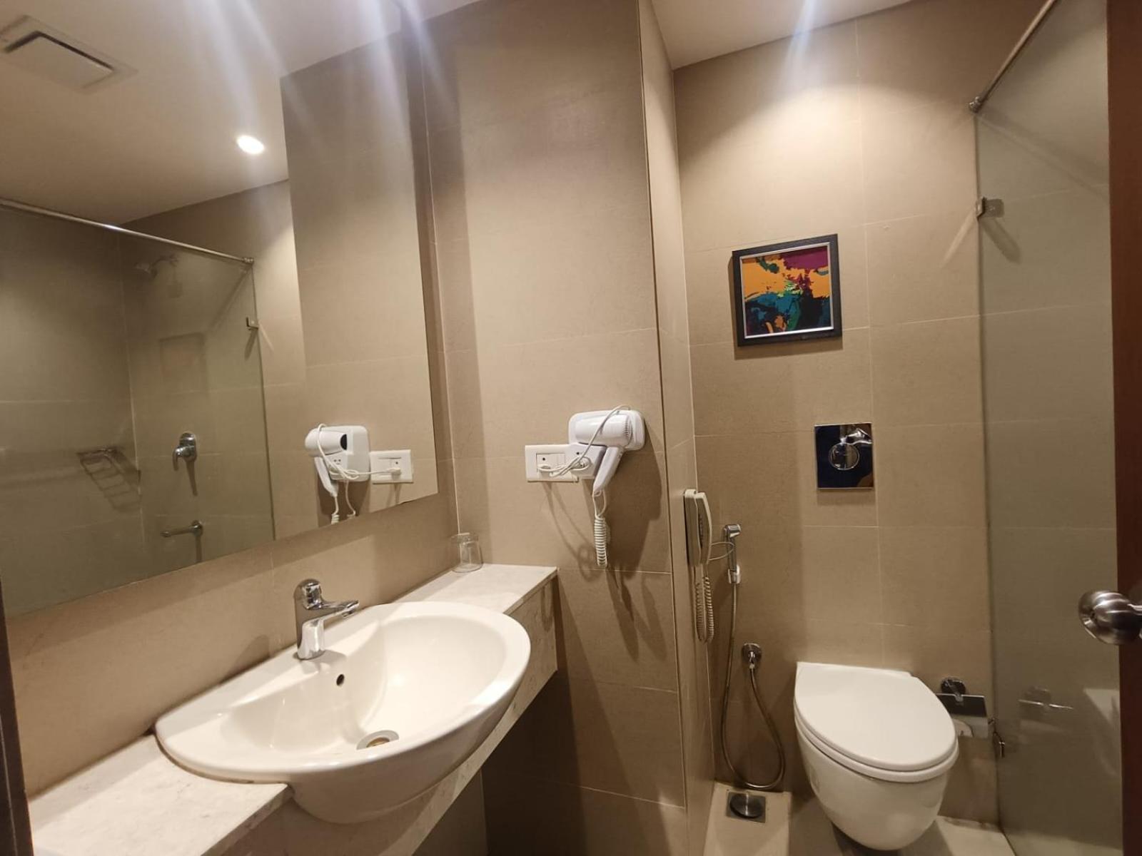 Park Residency Adoor Hotel Adur Exterior foto
