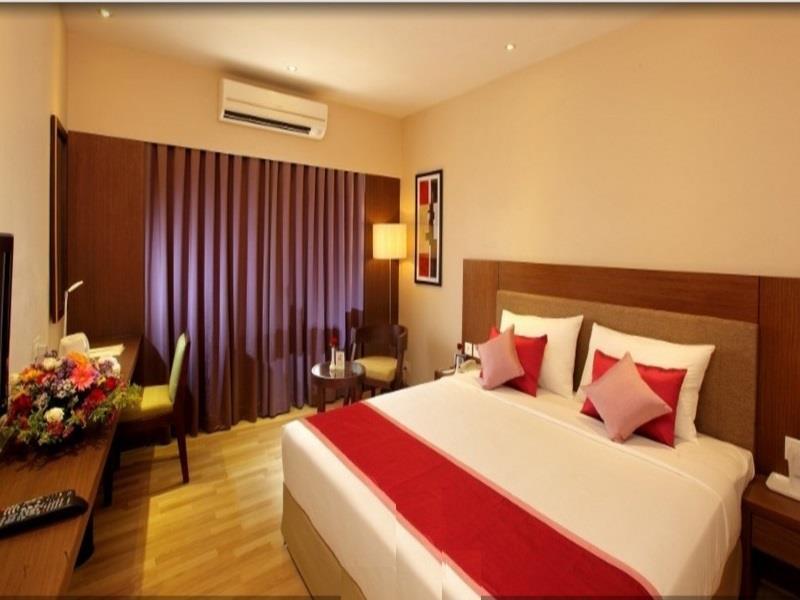 Park Residency Adoor Hotel Adur Exterior foto