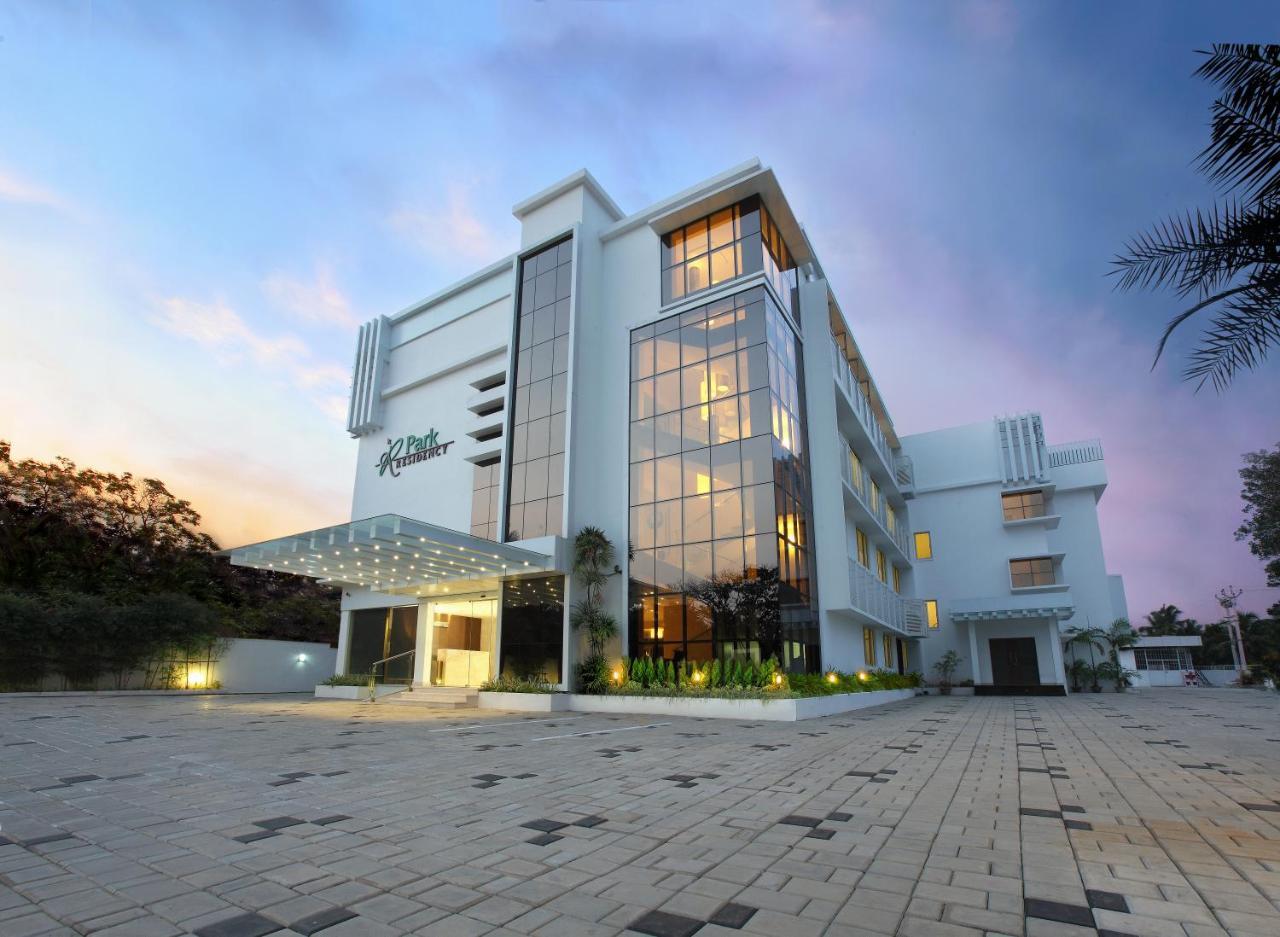 Park Residency Adoor Hotel Adur Exterior foto